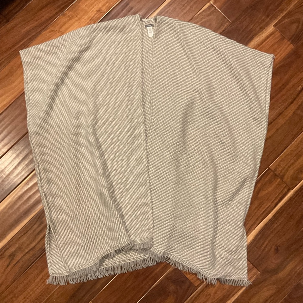 Aerie Gray Chevron Knit Poncho